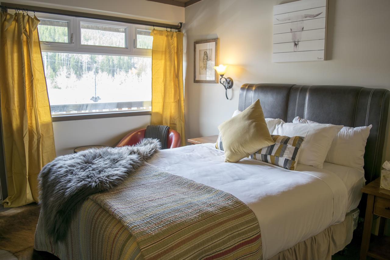 Yamnuska Suites Canmore Exterior photo