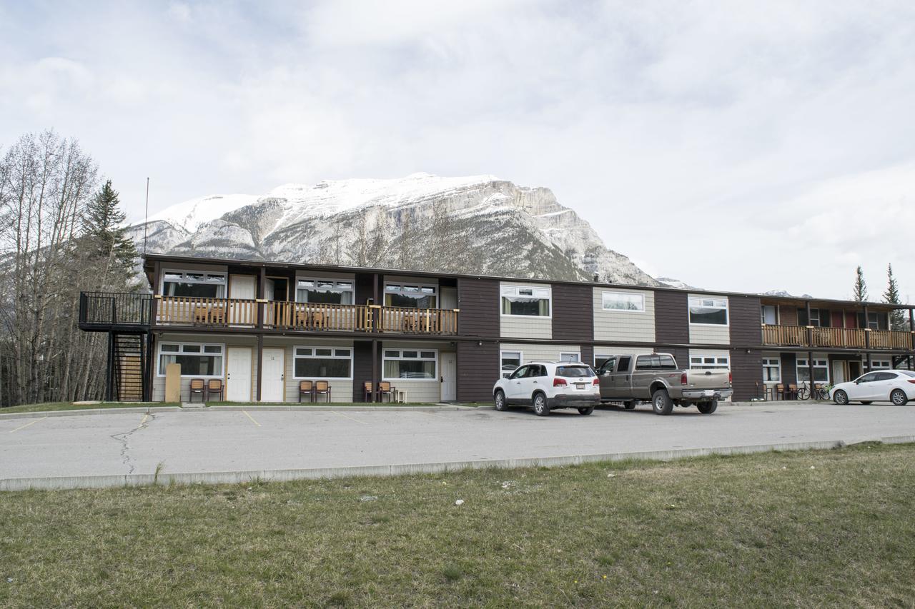 Yamnuska Suites Canmore Exterior photo